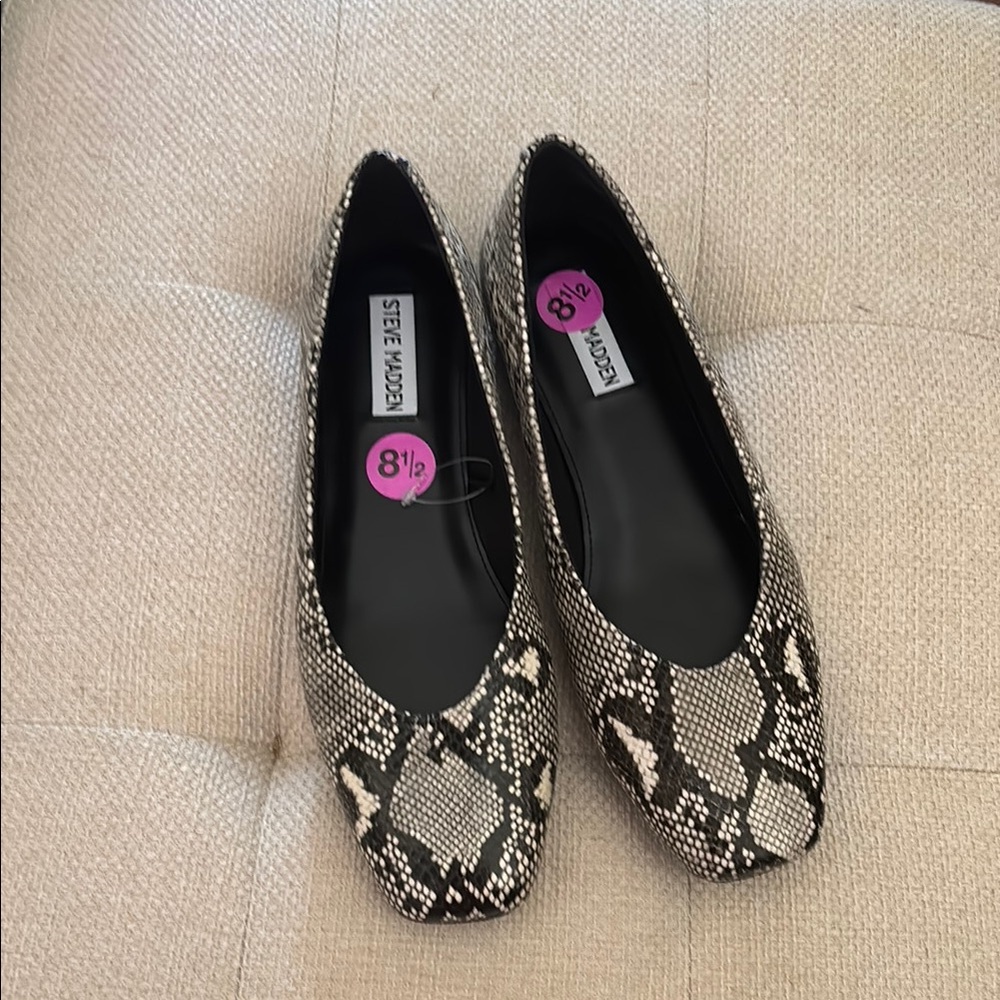 Steve Madden Black and White Flats with Snakeskin Pattern
